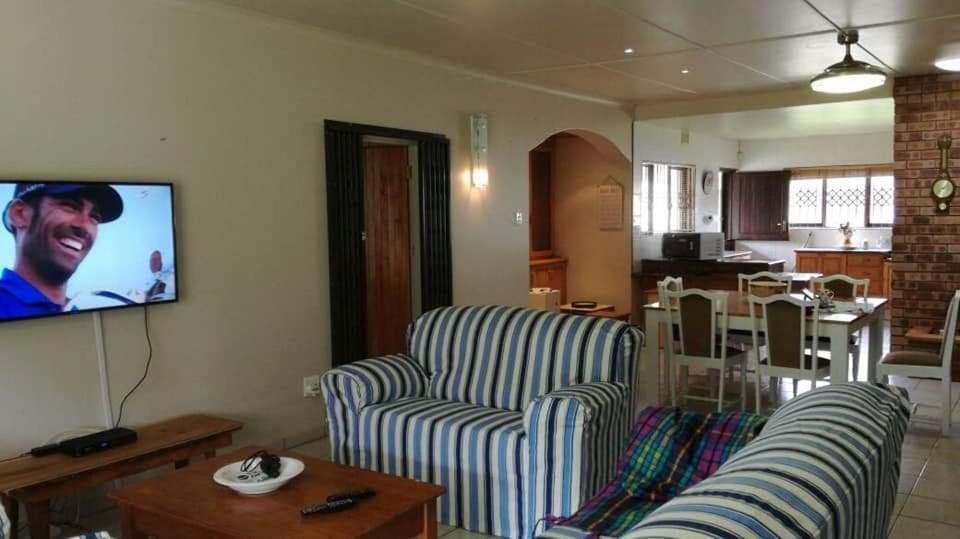 Sea Park Beach House Port Shepstone Extérieur photo