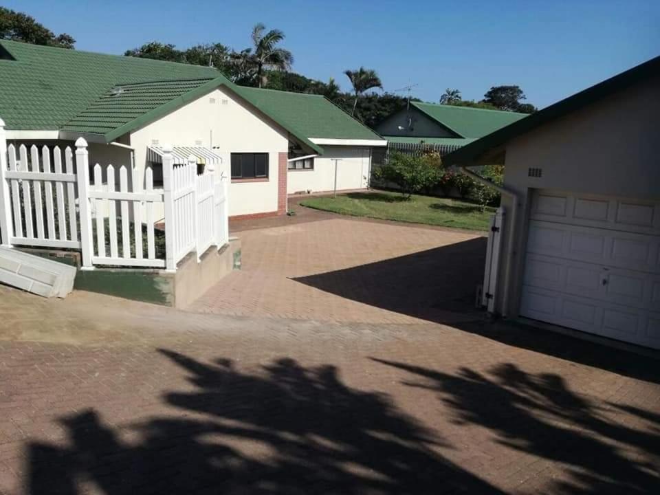 Sea Park Beach House Port Shepstone Extérieur photo